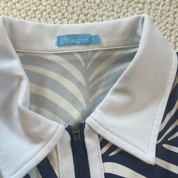 J.McLaughlin Navy leaf print tennis/golf top. - Picture 2 of 5